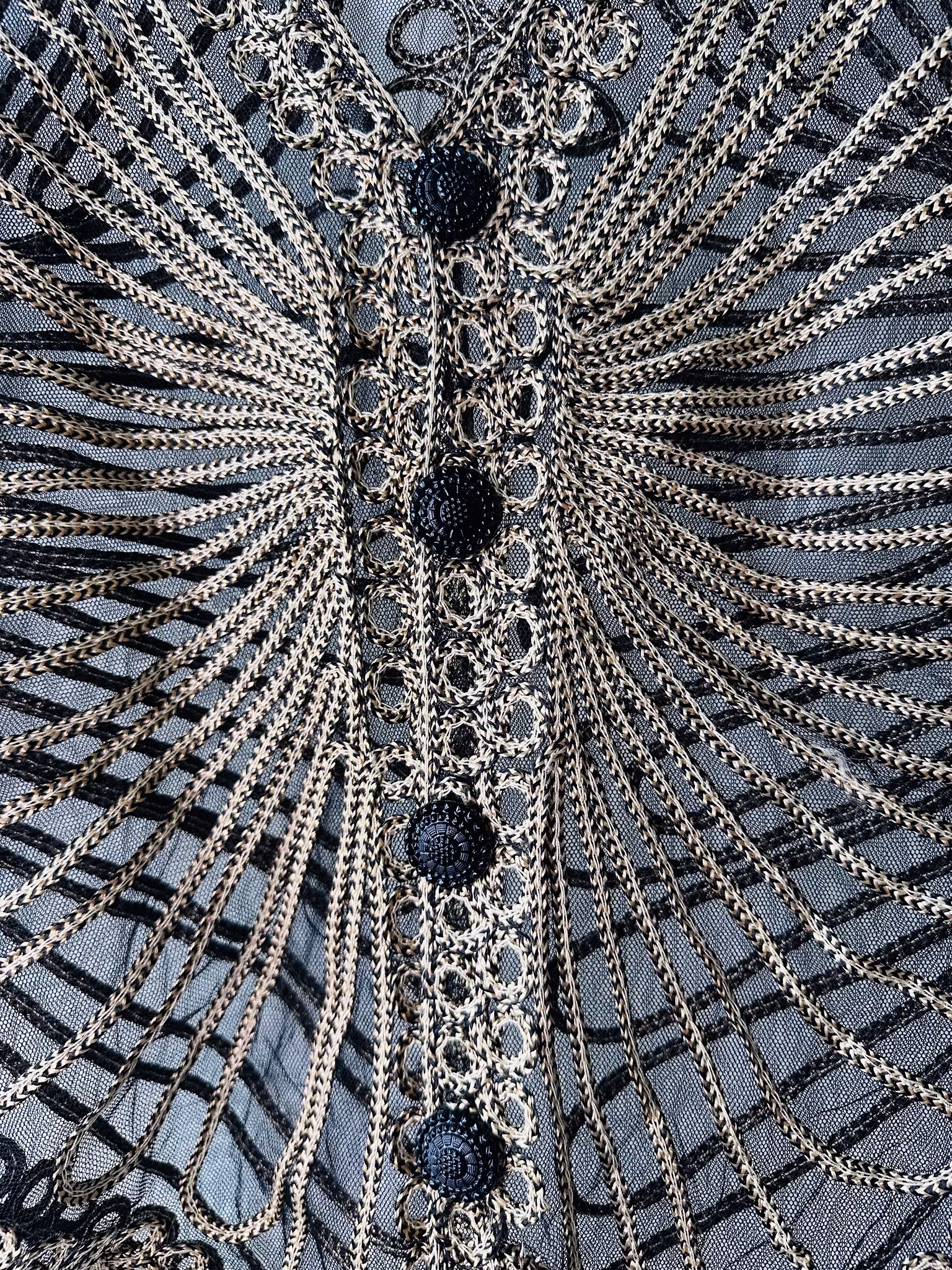 Transparent topp med broderier