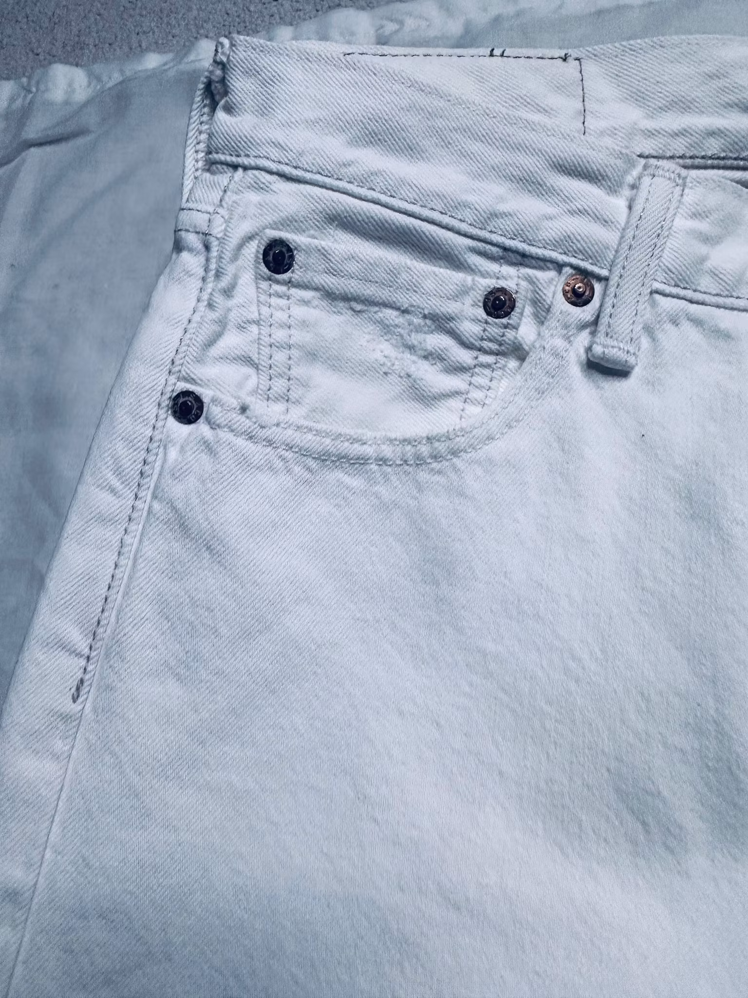 Remake: LEVI'S 501 vita 30" med fransar