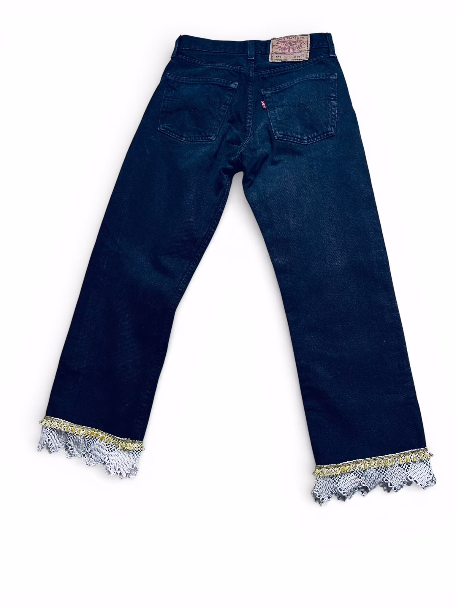 Remake: LEVI'S 501 svarta 27" med spets och guldtofsar