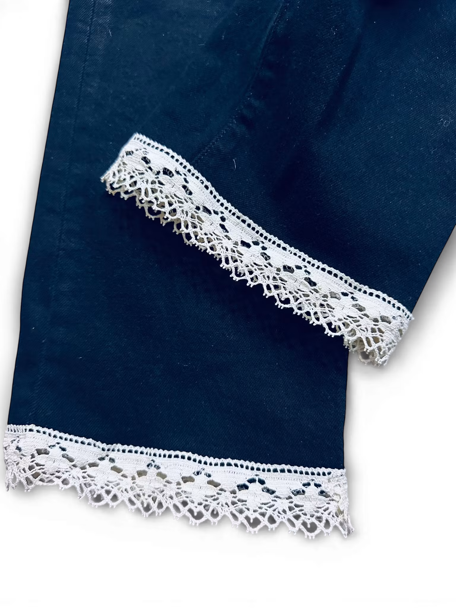 Remake: LEVI'S 501 svarta 27" med vintage spets