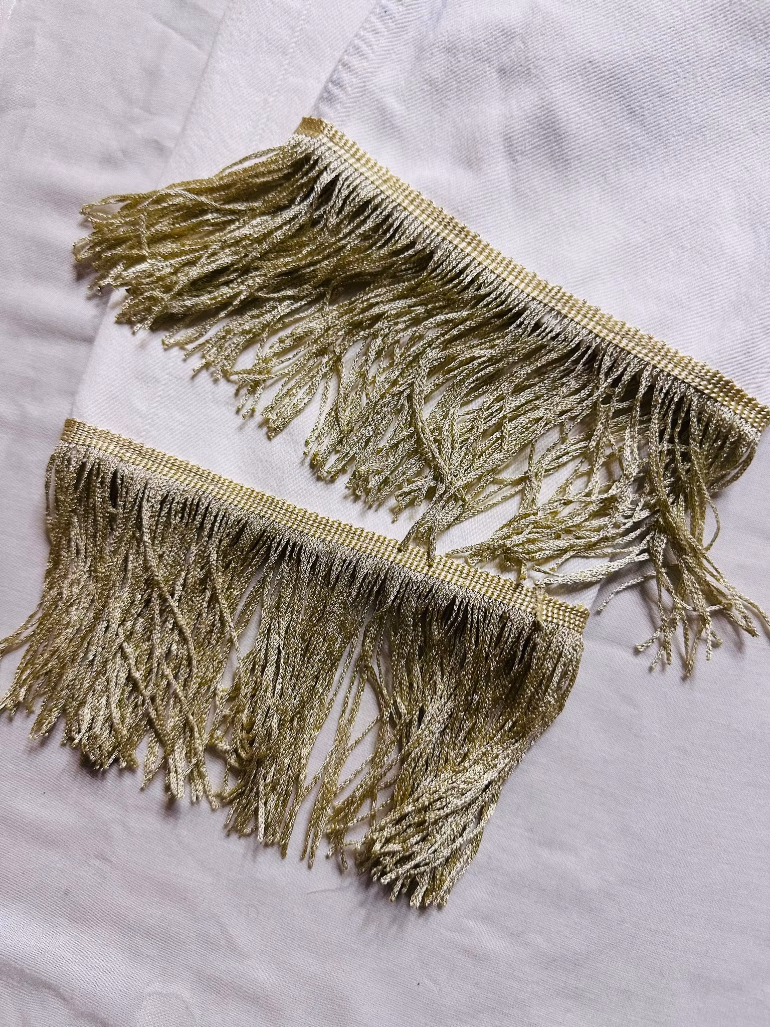 Remake: LEVI'S 501 vita vintage 28" med guldfransar