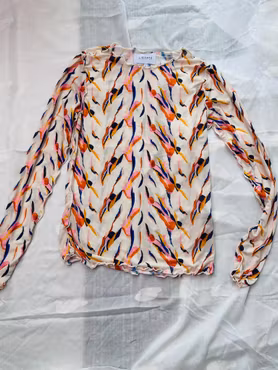 Meshtröja: offwhite med färgglatt mönster