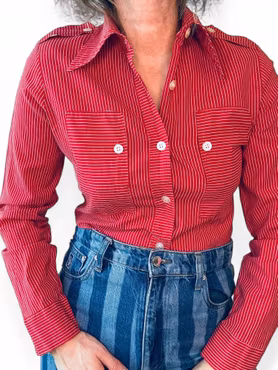 Randig 70-talsskjorta med statementkrage