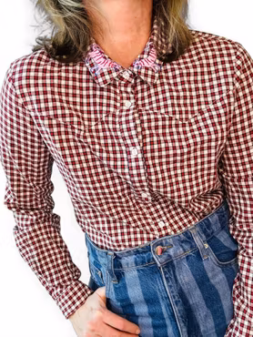 Rutig fransk blus med broderad krage