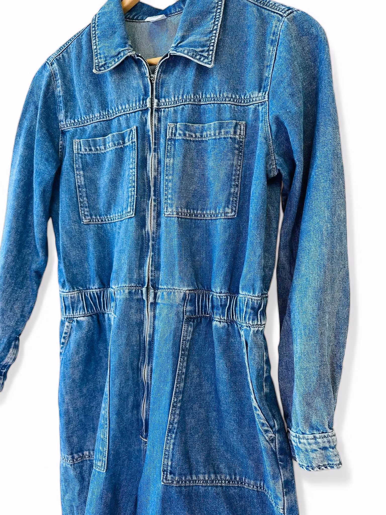 Denim jumpsuit med markerad midja