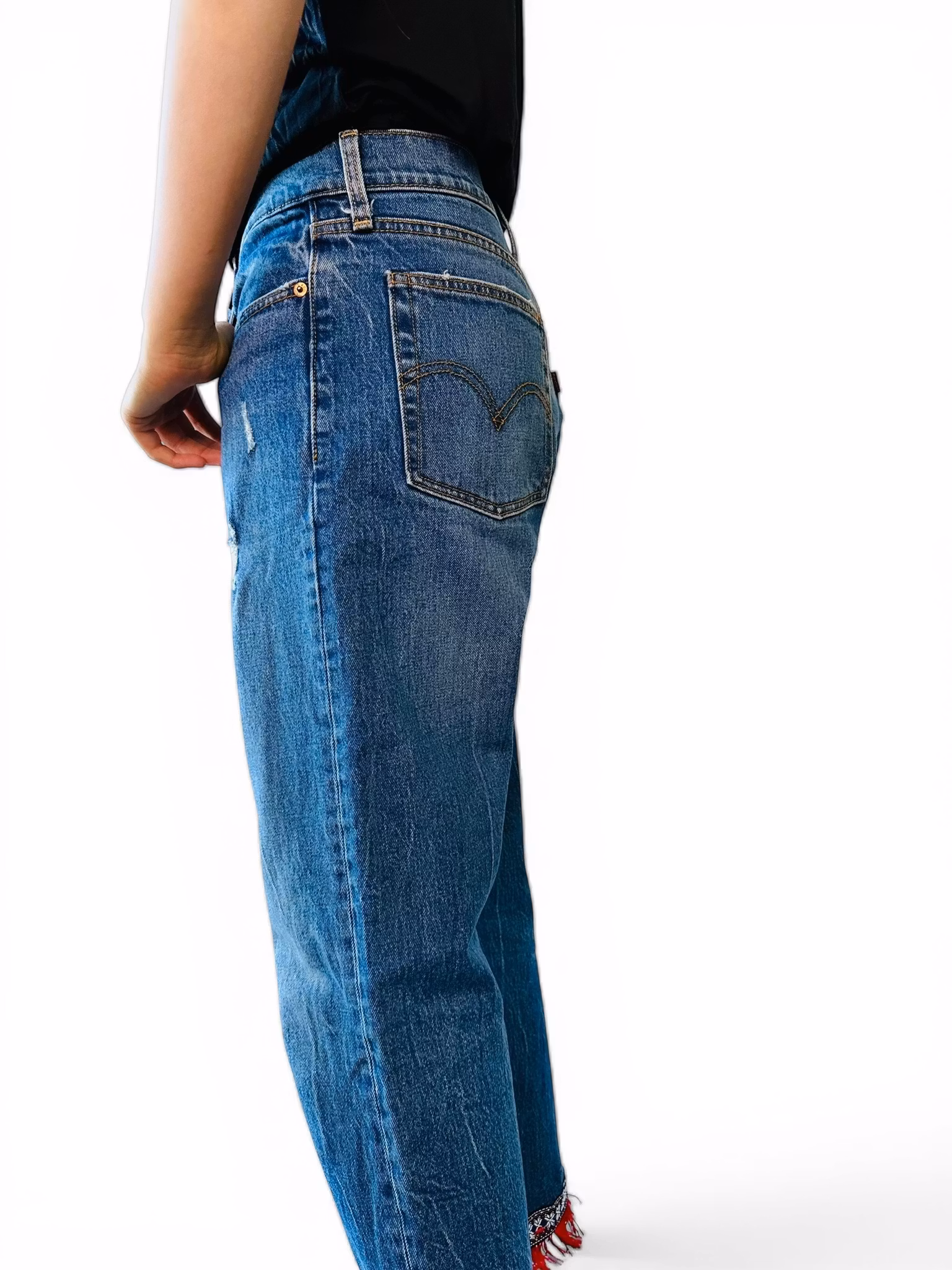 Remake: LEVI'S high rise straight 30" med röda fransar