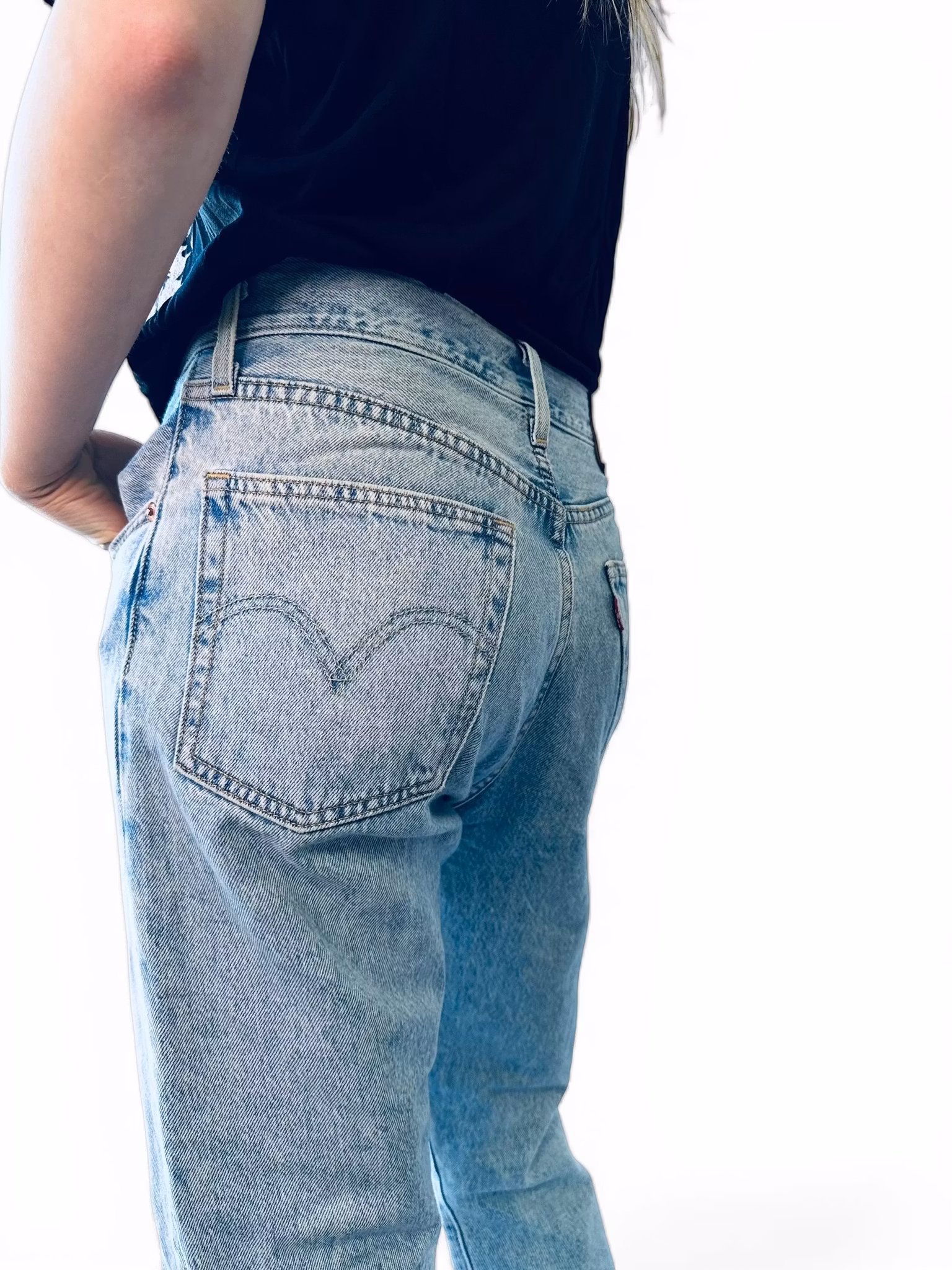 Remake: LEVI'S 501 ljusblå 26" med röd bollfrans