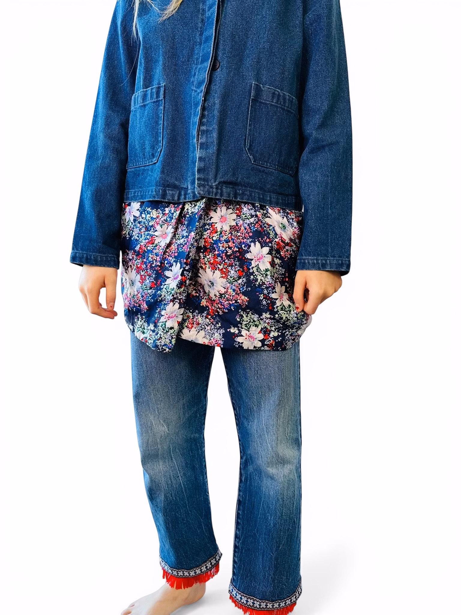 Blommig kort kjol i siden