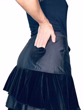 Volangkjol i siden och sammet