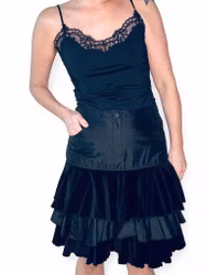 Volangkjol i siden och sammet