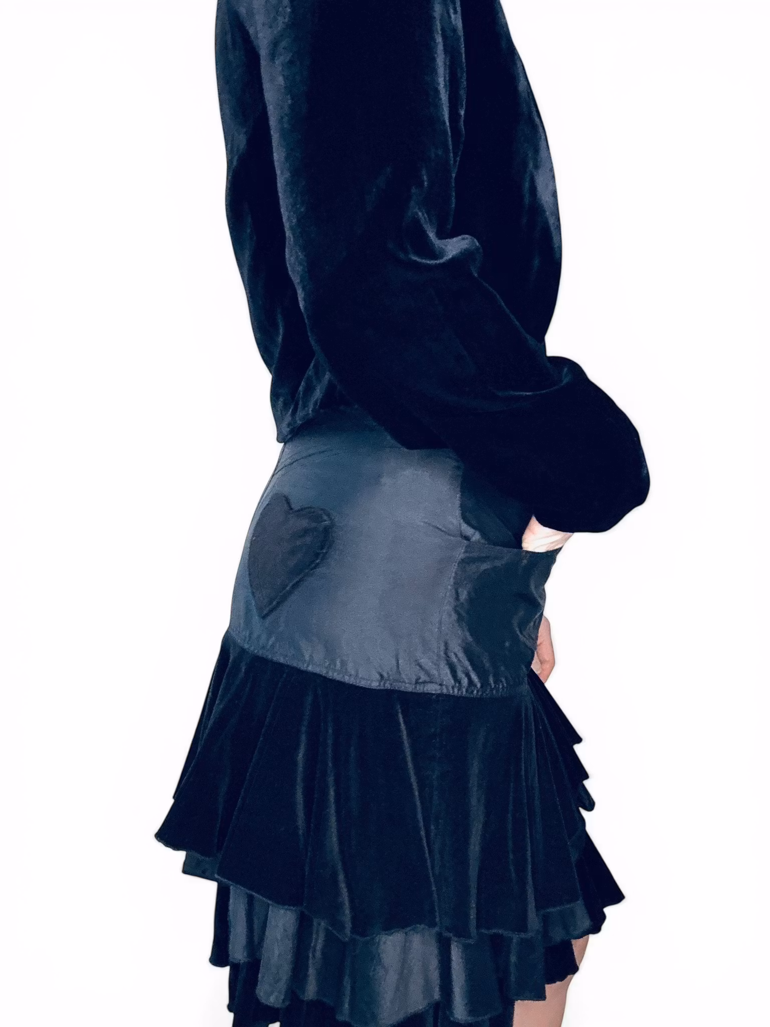 Volangkjol i siden och sammet