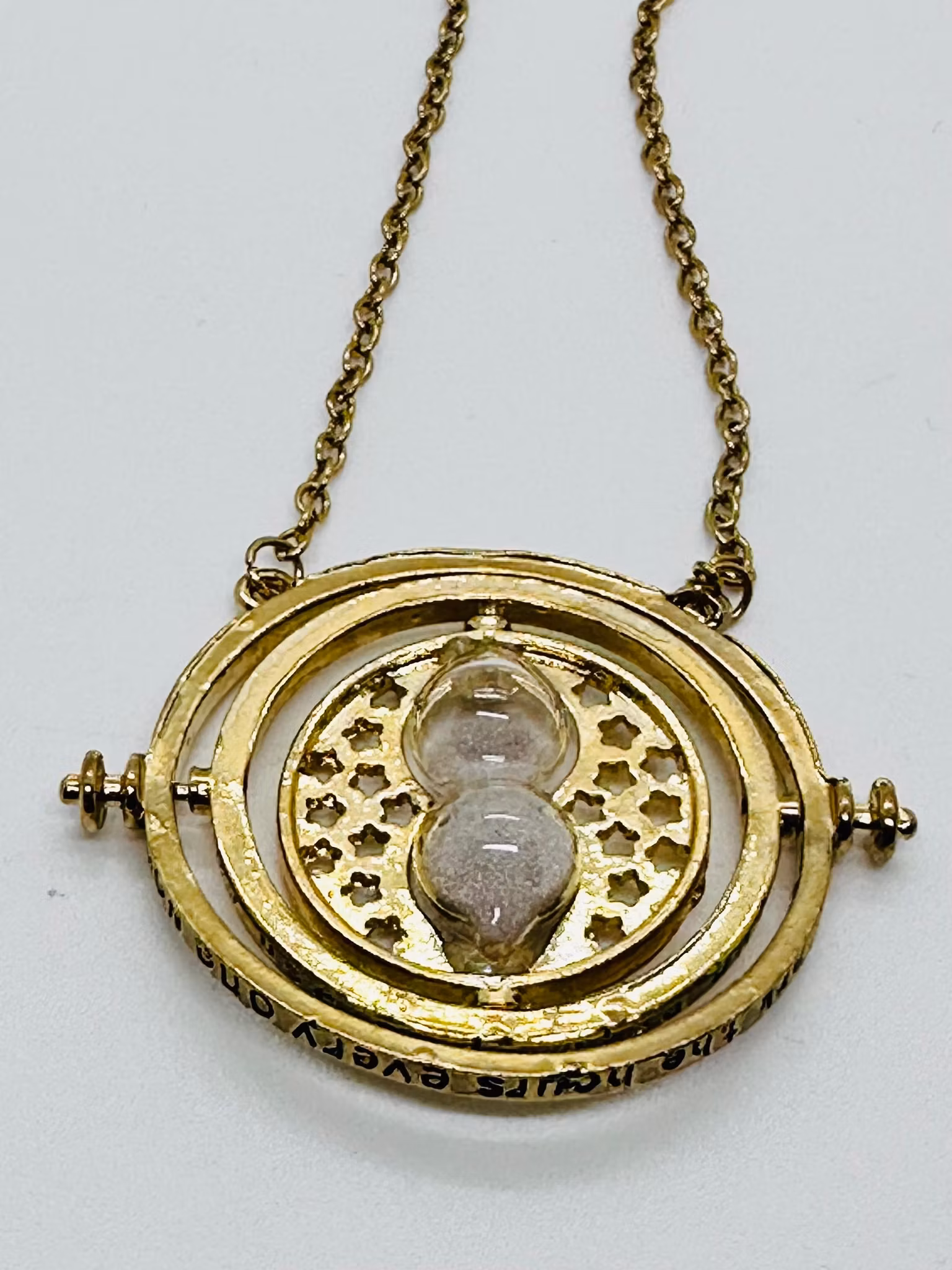 Halsband med timglas