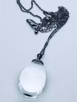 Halsband med stor glasberlock