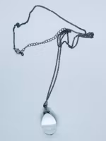 Halsband med stor glasberlock