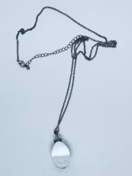 Halsband med stor glasberlock