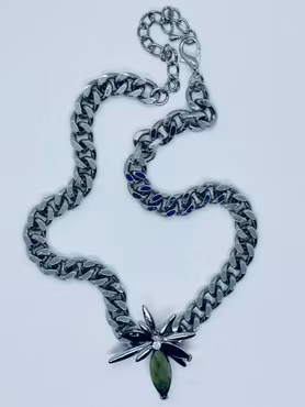 Tjock silverkedja med bladberlock