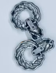 Stora vågiga silverfärgade örhängen