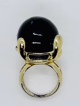 Ring med stor svart kula