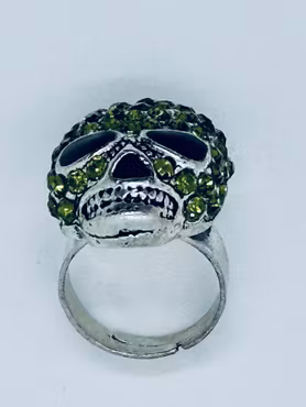 Ring med blingig dödskalle