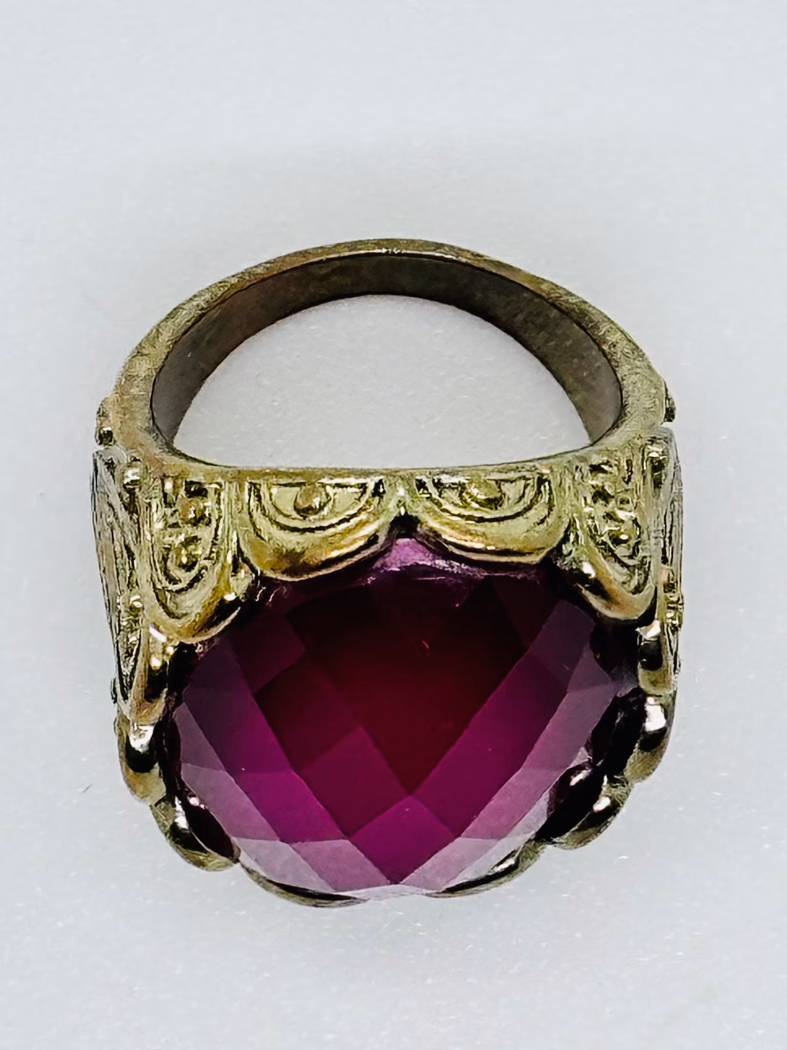 Ring med stor rosa sten