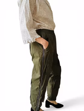 GESTUZ khakigröna cargobyxor