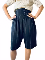 Långa dressade shorts