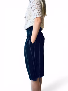 Långa dressade shorts