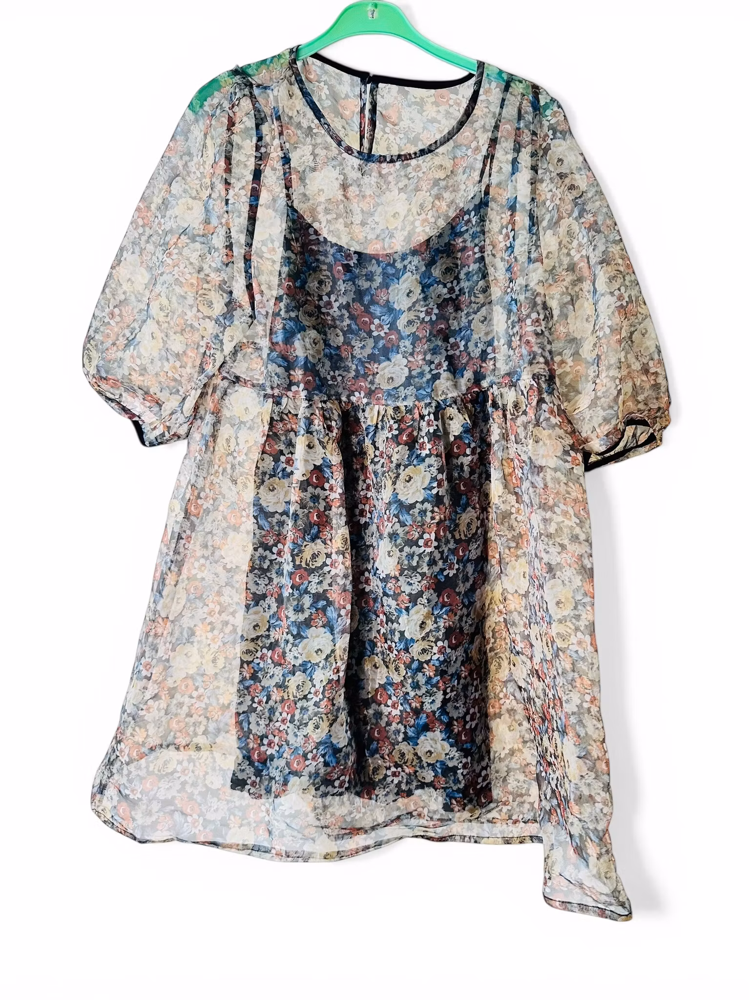 Transparent puffig klänning