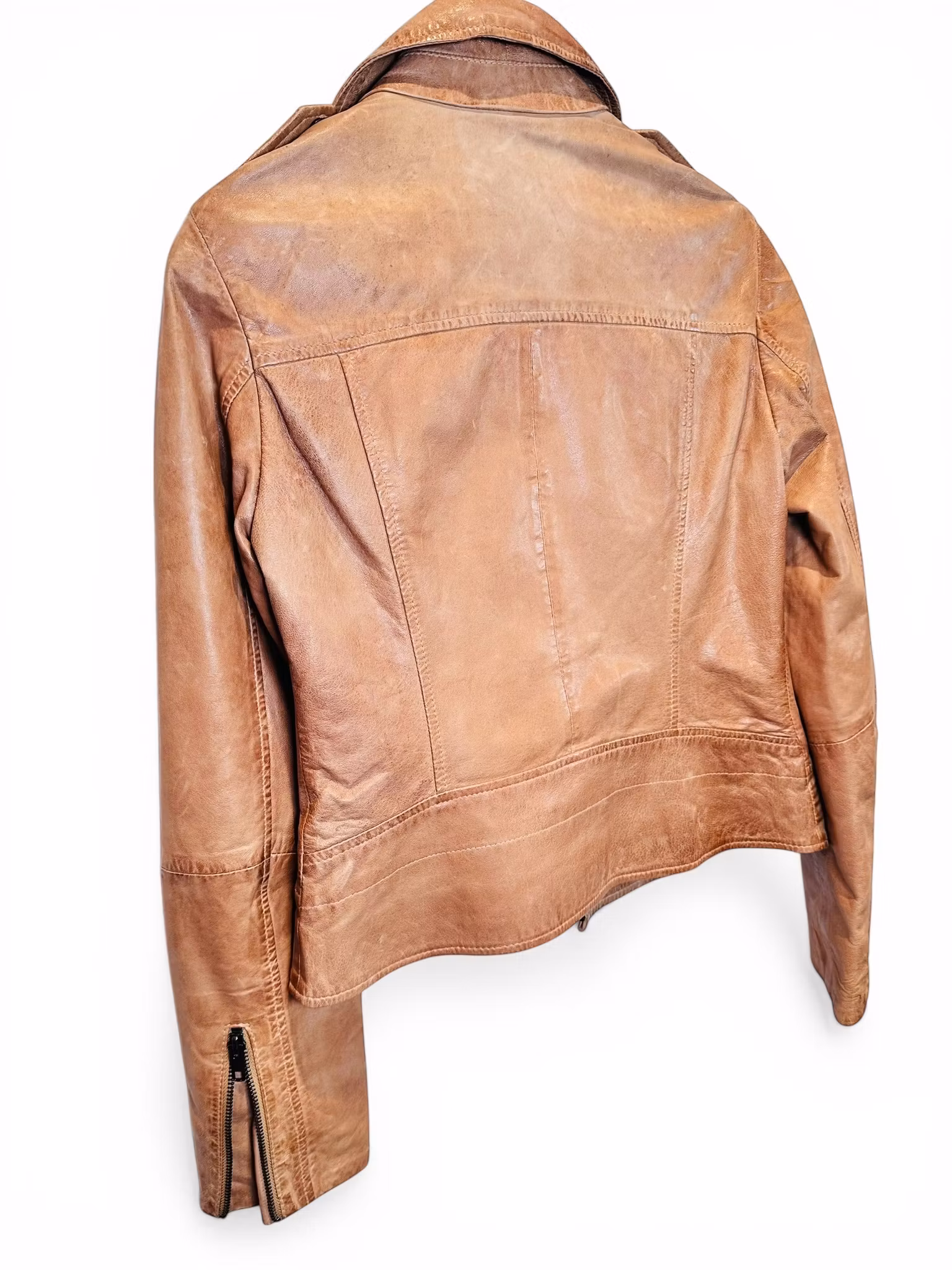 Brun skinnjacka i bikermodell