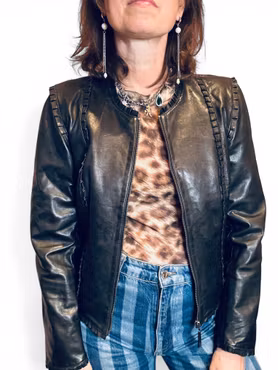 Mjuk skinnjacka i nätt modell