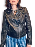 MC-jacka i antikbehandlat läder