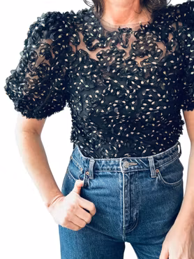 Svart topp med 3D-blommor och guld