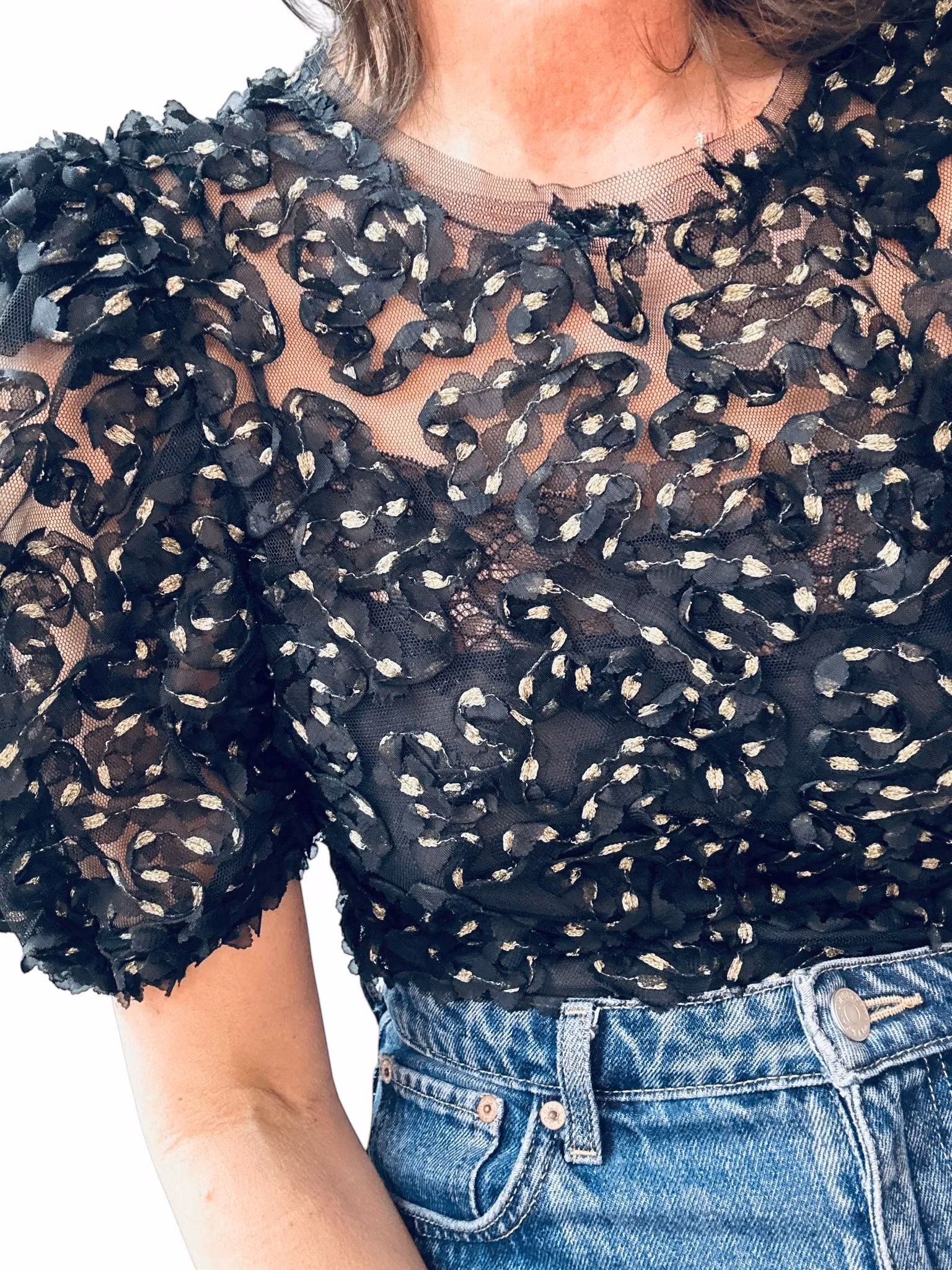 Svart topp med 3D-blommor och guld