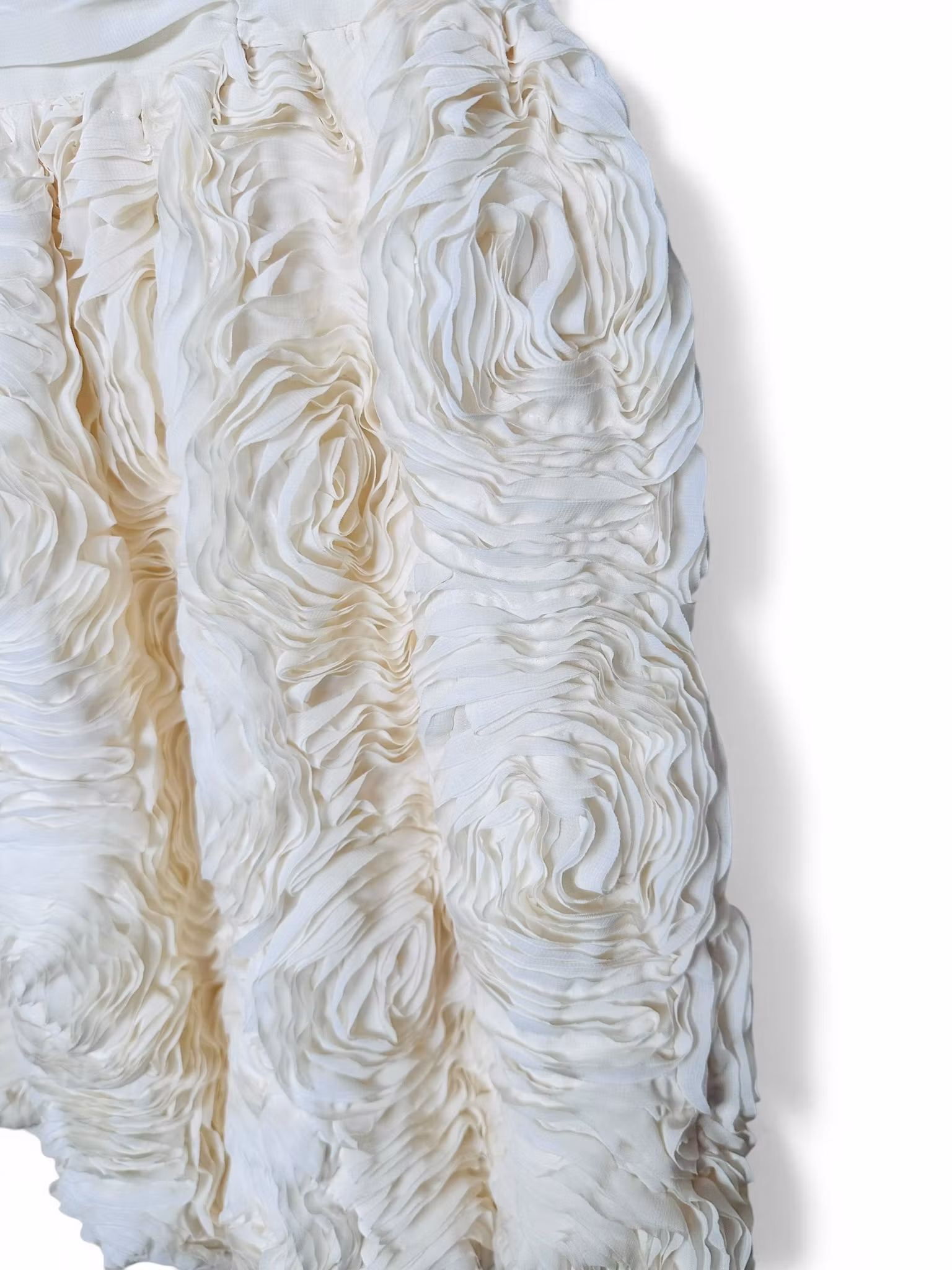 Benvit kort klänning med 3D-rosor