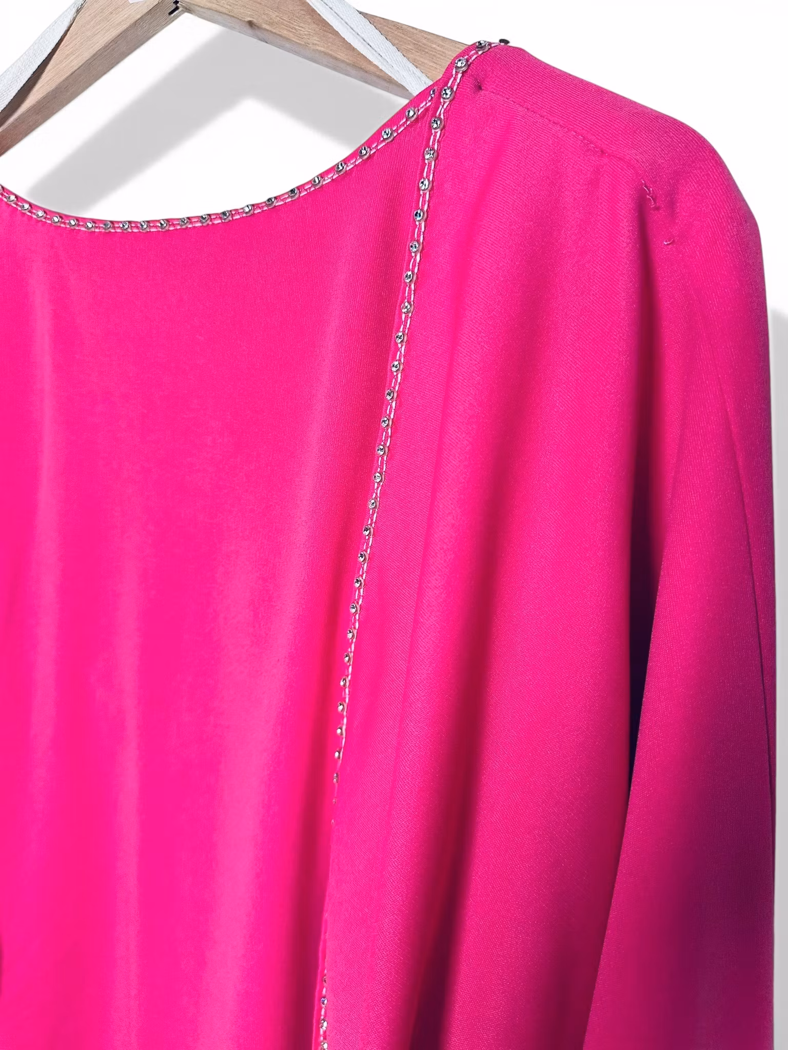 Vintage cerise klänning med strassdetaljer