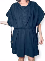 RODEBJER kort svart klänning