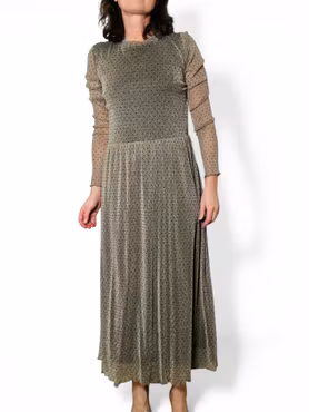 Lång glittrig prickig klänning