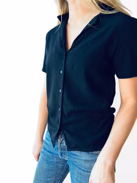 Svart kortärmad viskosskjorta