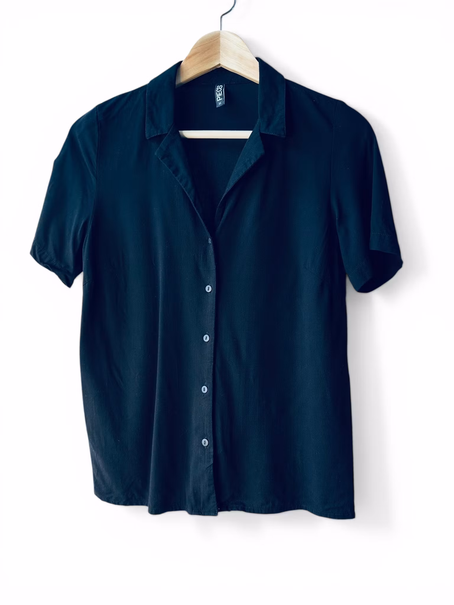 Svart kortärmad viskosskjorta