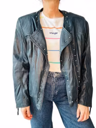 Italiensk skinnjacka med nitar