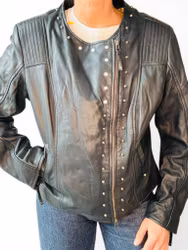 Italiensk skinnjacka med nitar