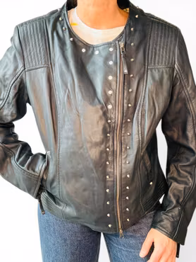 Italiensk skinnjacka med nitar