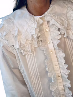 Romantisk vintageblus  – spets, volanger & pintucks