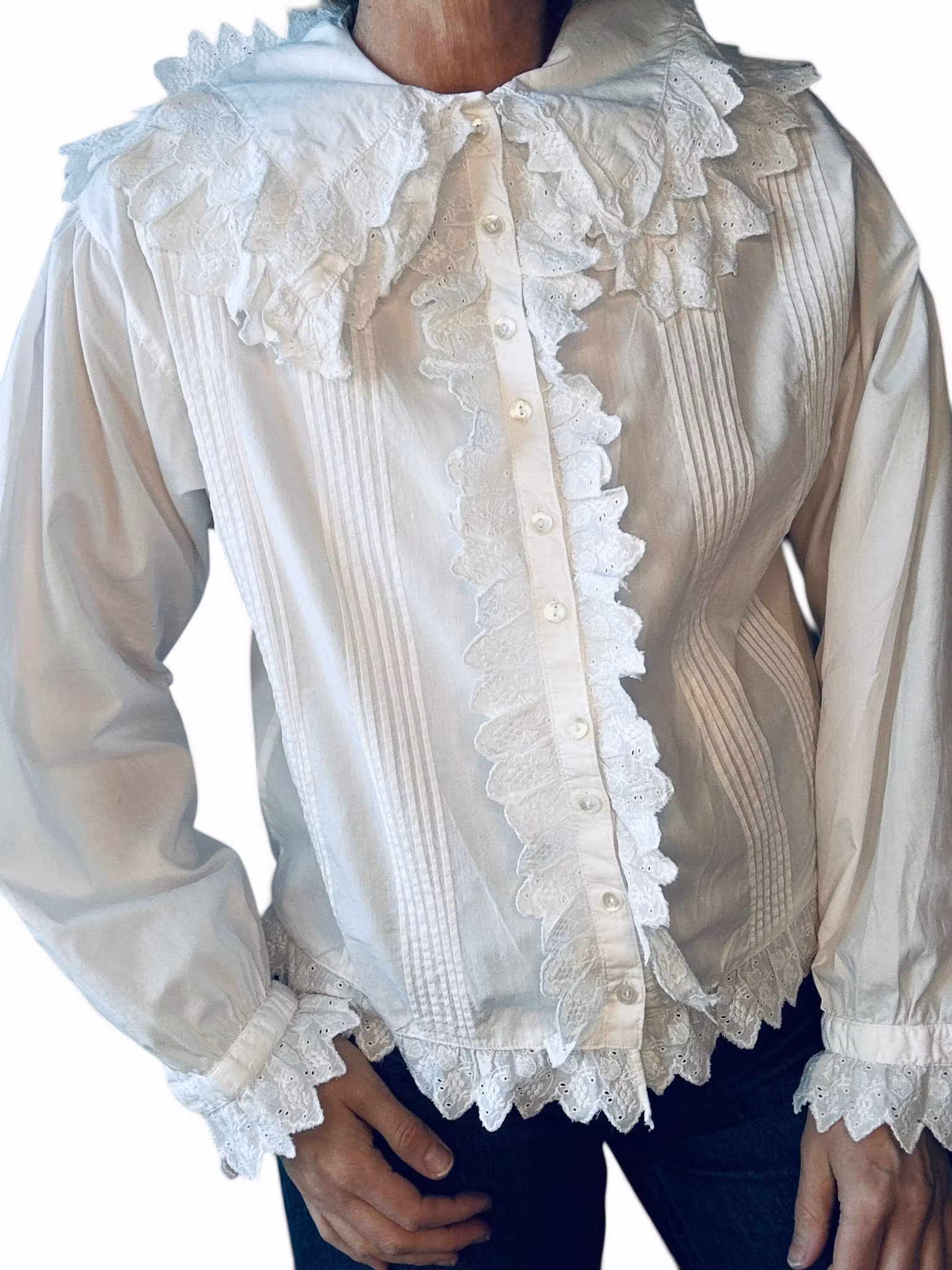 Romantisk vintageblus  – spets, volanger & pintucks