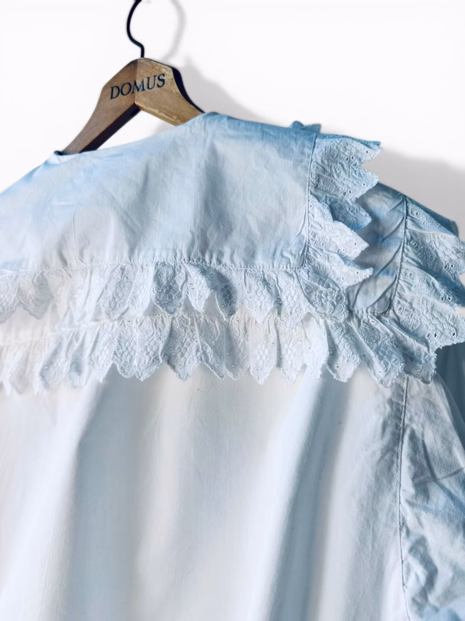 Romantisk vintageblus  – spets, volanger & pintucks