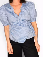 OTHER STORIES ljusblå omlottblus