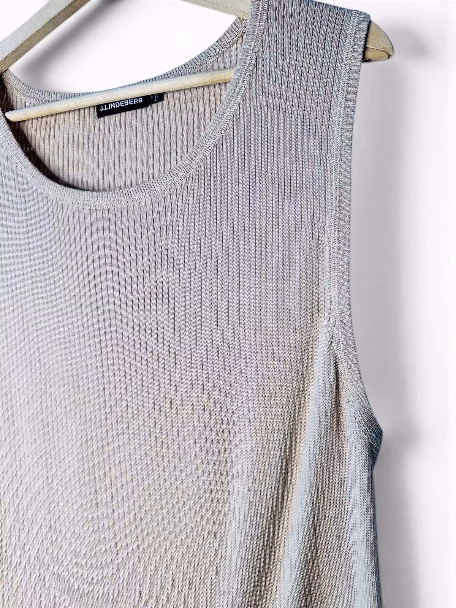 J LINDEBERG ribbad topp i sidenmix