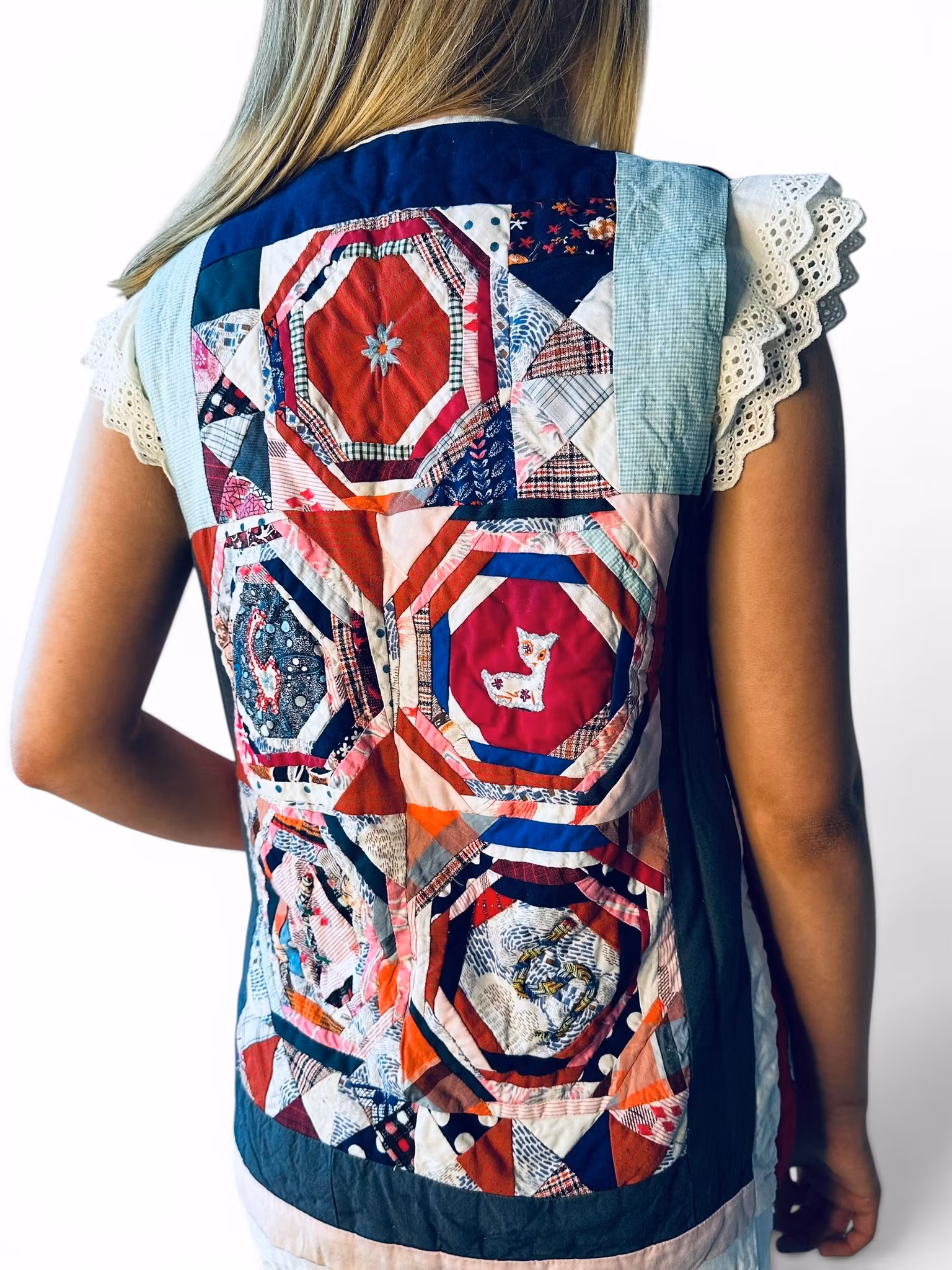 Handsydd quiltad patchwork-väst