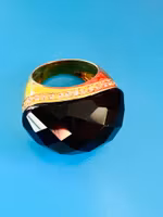 Ring med stor svart mitt