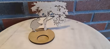 Ljusstake Pojke vid träd